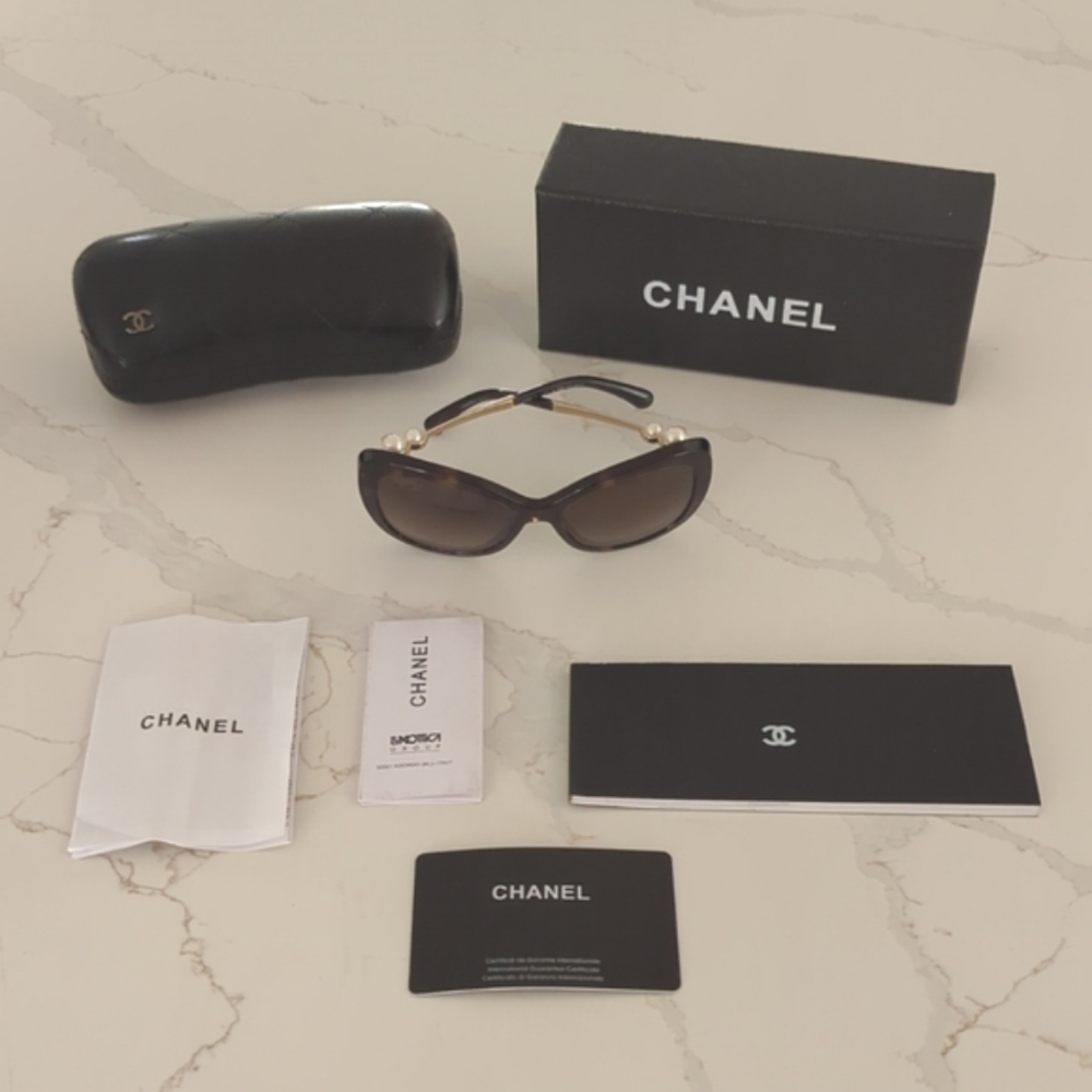 CHANEL Tortuse Pearl Polarized Sunglasses - Picture 3 of 13